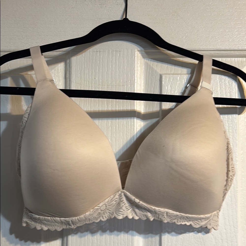 aerie NWT Elegant Cream Lace Trim Bra